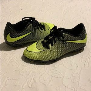 Nike girls soccer cleats size 5Y